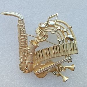 Vintage AJC Gold Tone Musical Instrument Brooch
